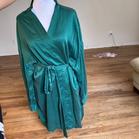 Victoria's Secret Other - Victorias Secret 100% Silk Robe Emerald Green Kimono Wrap M/L Loungewear
